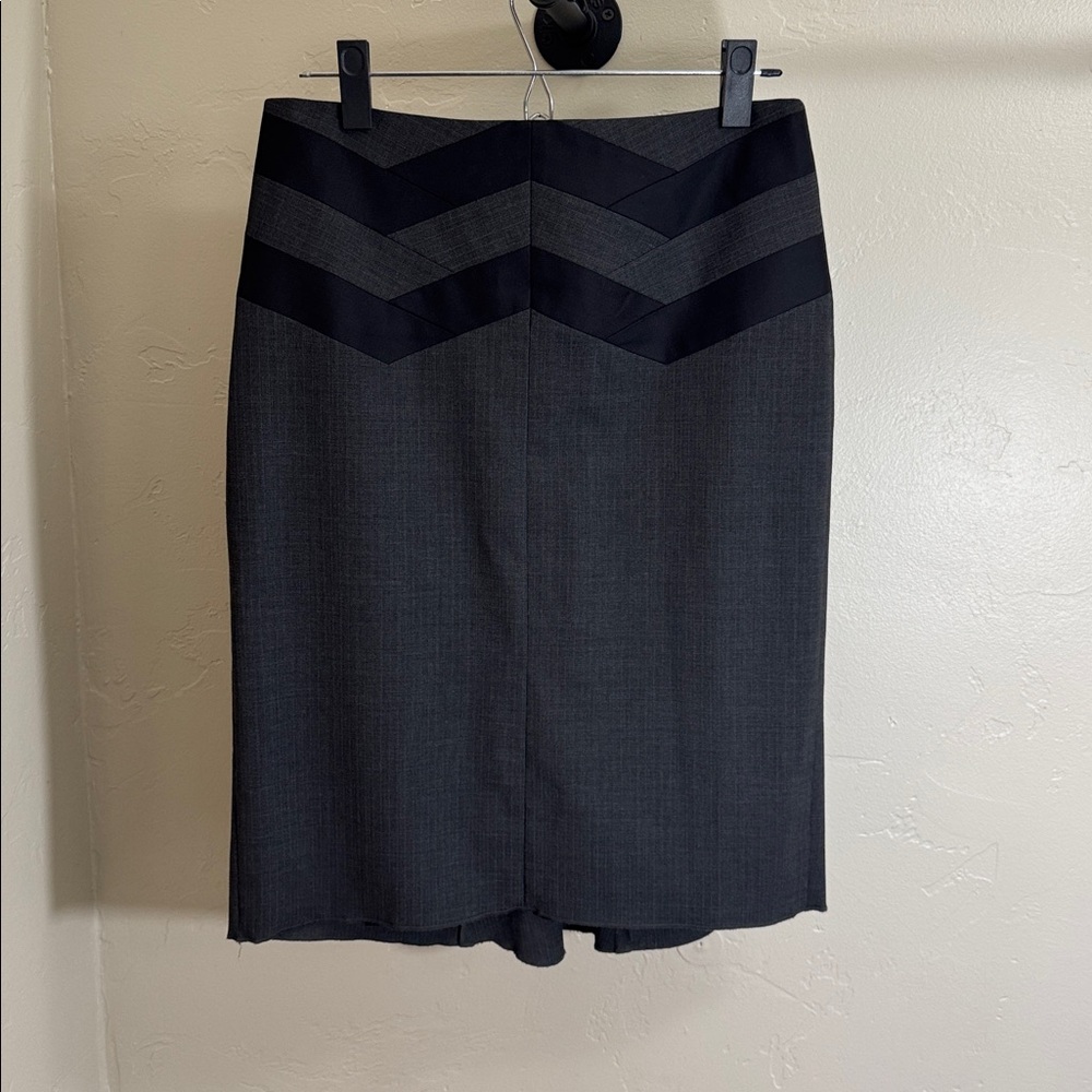 BCBGMaxAzria Gray and Black Skirt